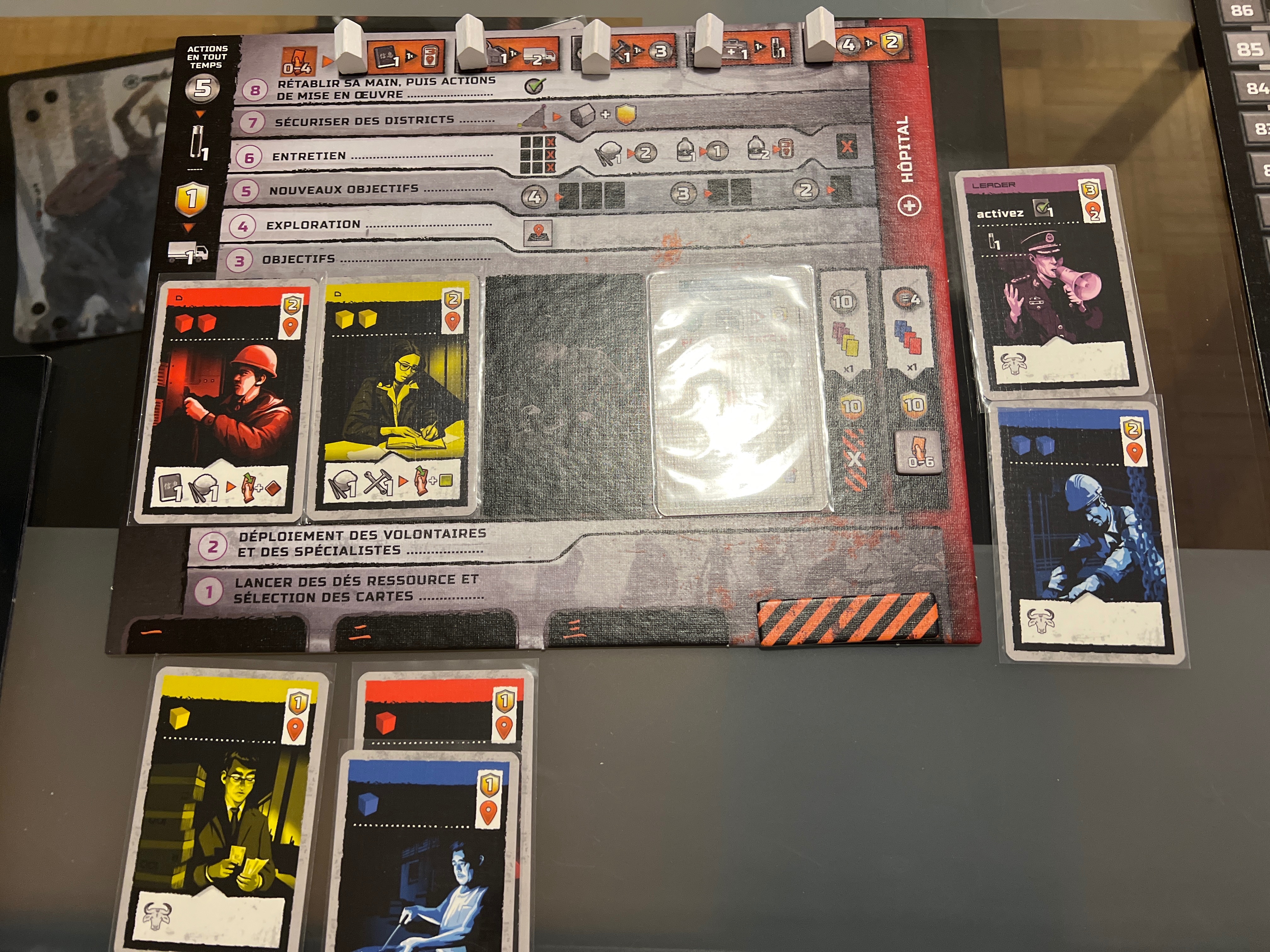 Détail du plateau central de Blackout hong-kong avec les zones de ressources