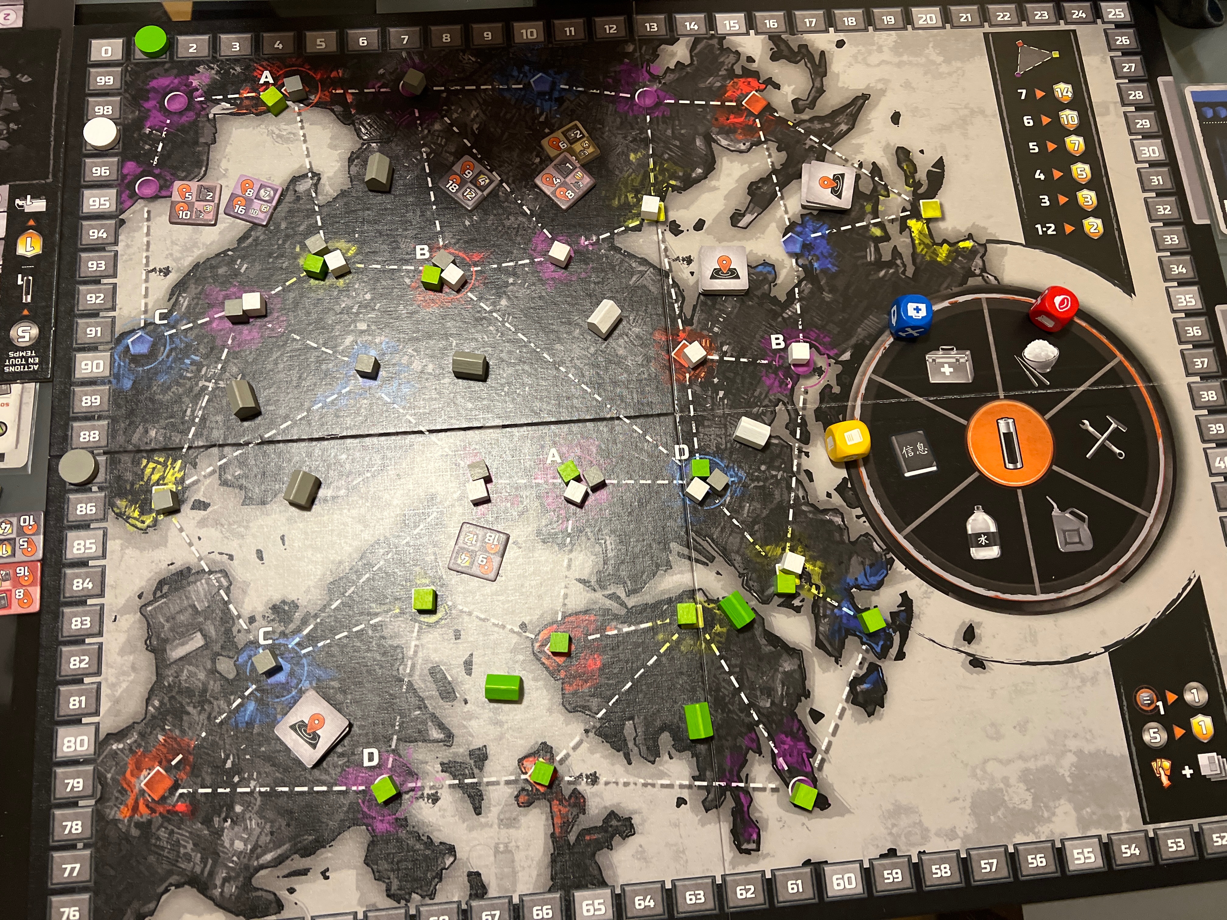 Vue rapprochée des cartes de Blackout hong-kong illustrant les combos possibles